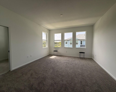 4402 Longwood Lake Square - Photo Thumbnail 11