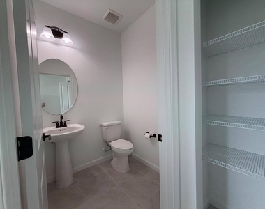 4402 Longwood Lake Square - Photo Thumbnail 33