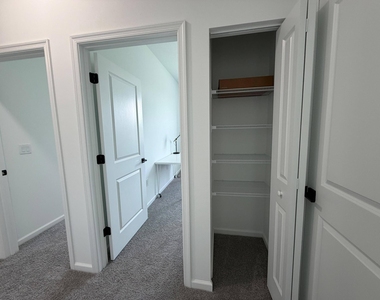 4402 Longwood Lake Square - Photo Thumbnail 16