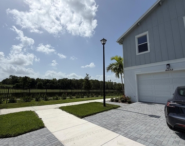 4402 Longwood Lake Square - Photo Thumbnail 45