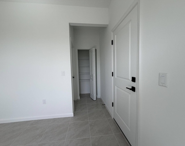 4402 Longwood Lake Square - Photo Thumbnail 39