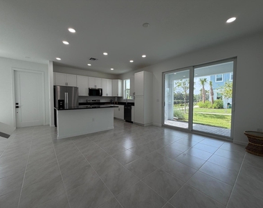 4402 Longwood Lake Square - Photo Thumbnail 6