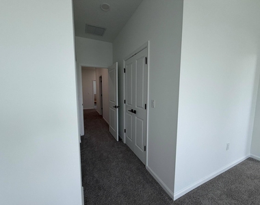 4402 Longwood Lake Square - Photo Thumbnail 36