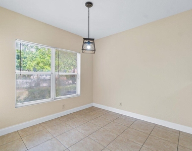 809 Talia Circle E - Photo Thumbnail 7