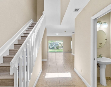 809 Talia Circle E - Photo Thumbnail 10