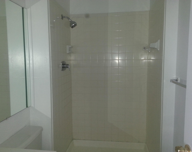 3203 Poolside Drive - Photo Thumbnail 7