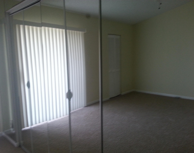 3203 Poolside Drive - Photo Thumbnail 6