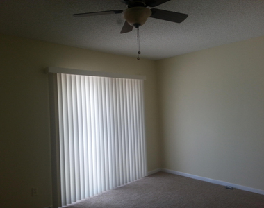 3203 Poolside Drive - Photo Thumbnail 9