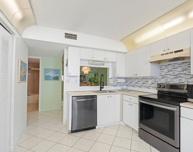 15450 Pembridge Avenue - Photo Thumbnail 7