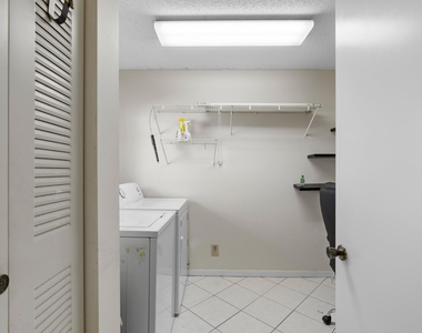 15450 Pembridge Avenue - Photo Thumbnail 14