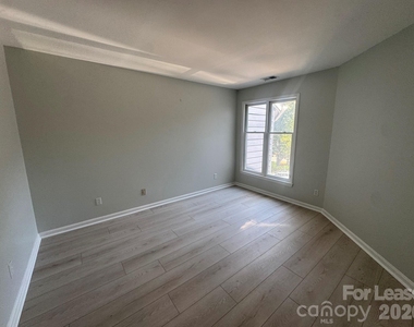 363 Northwest Drive - Photo Thumbnail 16