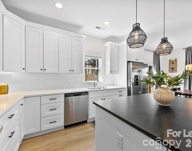 4114 Rutgers Avenue - Photo Thumbnail 2