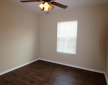 13011 Lake Erie Lane - Photo Thumbnail 7