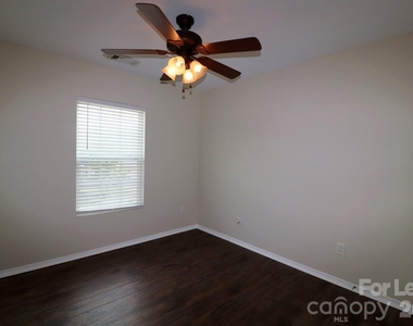 13011 Lake Erie Lane - Photo Thumbnail 8