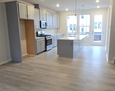 2324 Donnelly Hills Lane - Photo Thumbnail 7