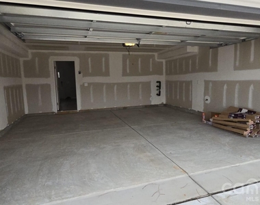 2324 Donnelly Hills Lane - Photo Thumbnail 31
