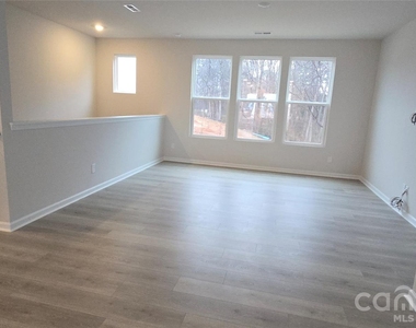 2324 Donnelly Hills Lane - Photo Thumbnail 6