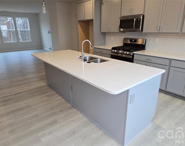 2324 Donnelly Hills Lane - Photo Thumbnail 5