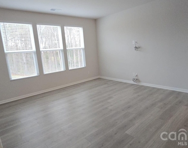2324 Donnelly Hills Lane - Photo Thumbnail 16