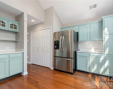 8401 Southgate Commons Drive - Photo Thumbnail 7