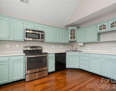 8401 Southgate Commons Drive - Photo Thumbnail 6