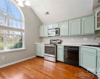8401 Southgate Commons Drive - Photo Thumbnail 5