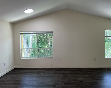 2350 Nw 33rd Street - Photo Thumbnail 8