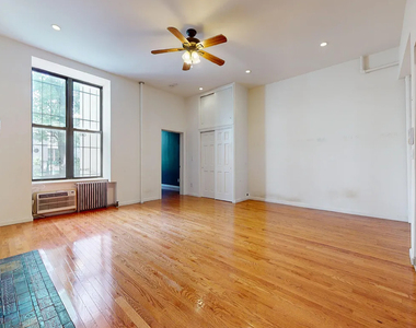 West 90th Street - Photo Thumbnail 5