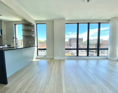 44-19 Broadway - Photo Thumbnail 3