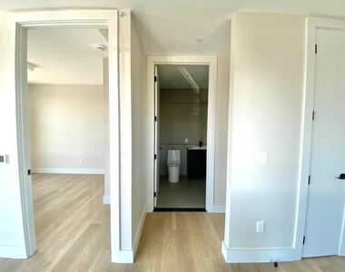44-19 Broadway - Photo Thumbnail 7