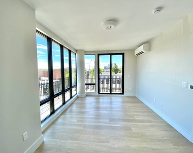 44-19 Broadway - Photo Thumbnail 5