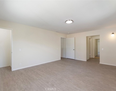 520 E Graves Avenue - Photo Thumbnail 7