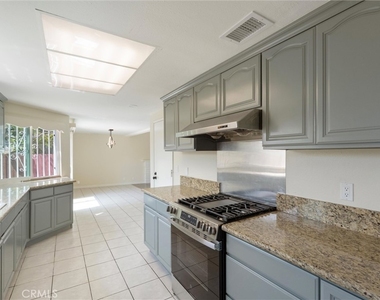520 E Graves Avenue - Photo Thumbnail 5