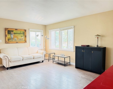 9729 W Live Oak Avenue - Photo Thumbnail 2