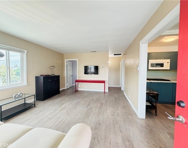 9729 W Live Oak Avenue - Photo Thumbnail 5