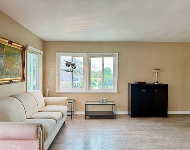 9729 W Live Oak Avenue - Photo Thumbnail 4