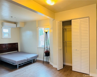 9729 W Live Oak Avenue - Photo Thumbnail 14