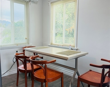 9729 W Live Oak Avenue - Photo Thumbnail 7
