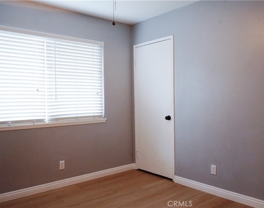1695 E Avenida De Las Flores - Photo Thumbnail 10