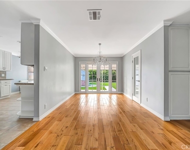 22907 Leonora Dr - Photo Thumbnail 8