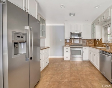 22907 Leonora Dr - Photo Thumbnail 12
