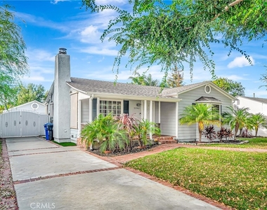 22907 Leonora Dr - Photo Thumbnail 16