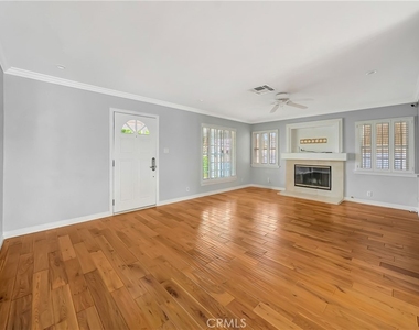 22907 Leonora Dr - Photo Thumbnail 6