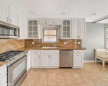 22907 Leonora Dr - Photo Thumbnail 11
