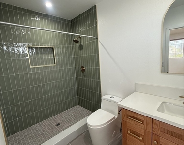 662 E 87th Street - Photo Thumbnail 3