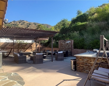 1742 Rudell - Photo Thumbnail 23