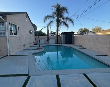 6250 Aura Avenue - Photo Thumbnail 43