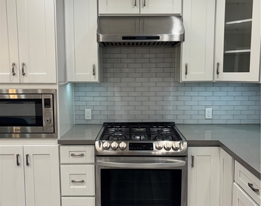 6250 Aura Avenue - Photo Thumbnail 19