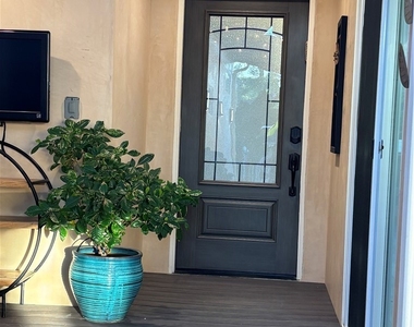 6250 Aura Avenue - Photo Thumbnail 11
