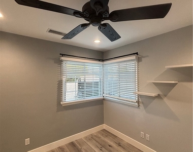 6250 Aura Avenue - Photo Thumbnail 30